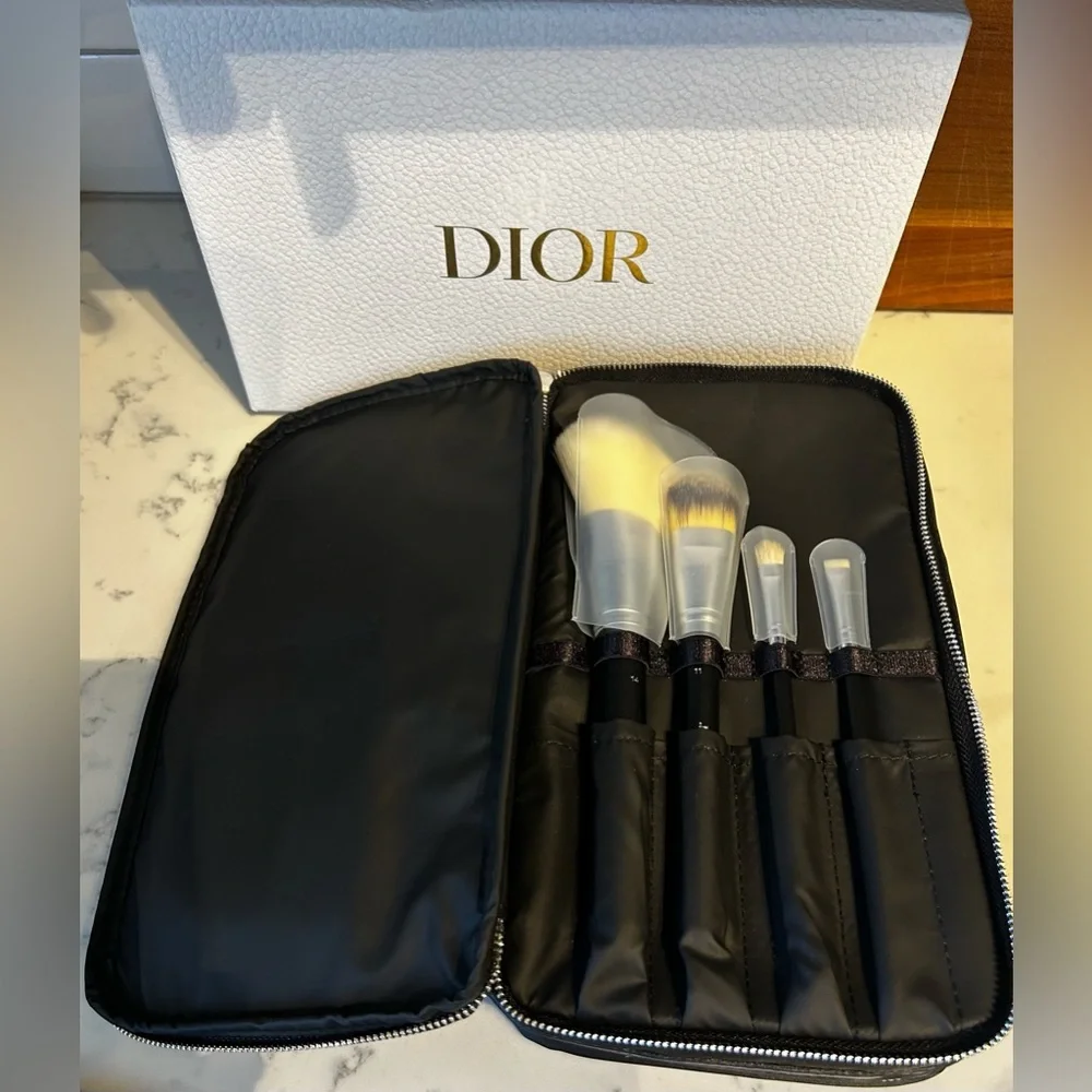 Dior NWT Backstage Beauty Cosmetic Travel Kit. 4 Make-Up Brushes. W/ Dior Box. - Picture 3 of 7